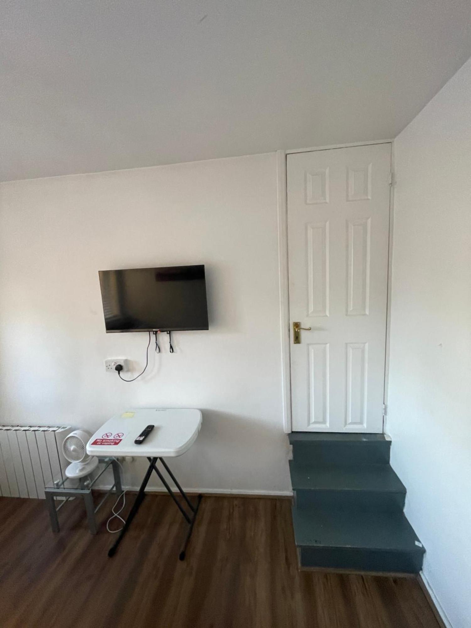 Fantastic Studio, Private Bathroom And Mini Kitchen. Thamesmead  Exterior foto