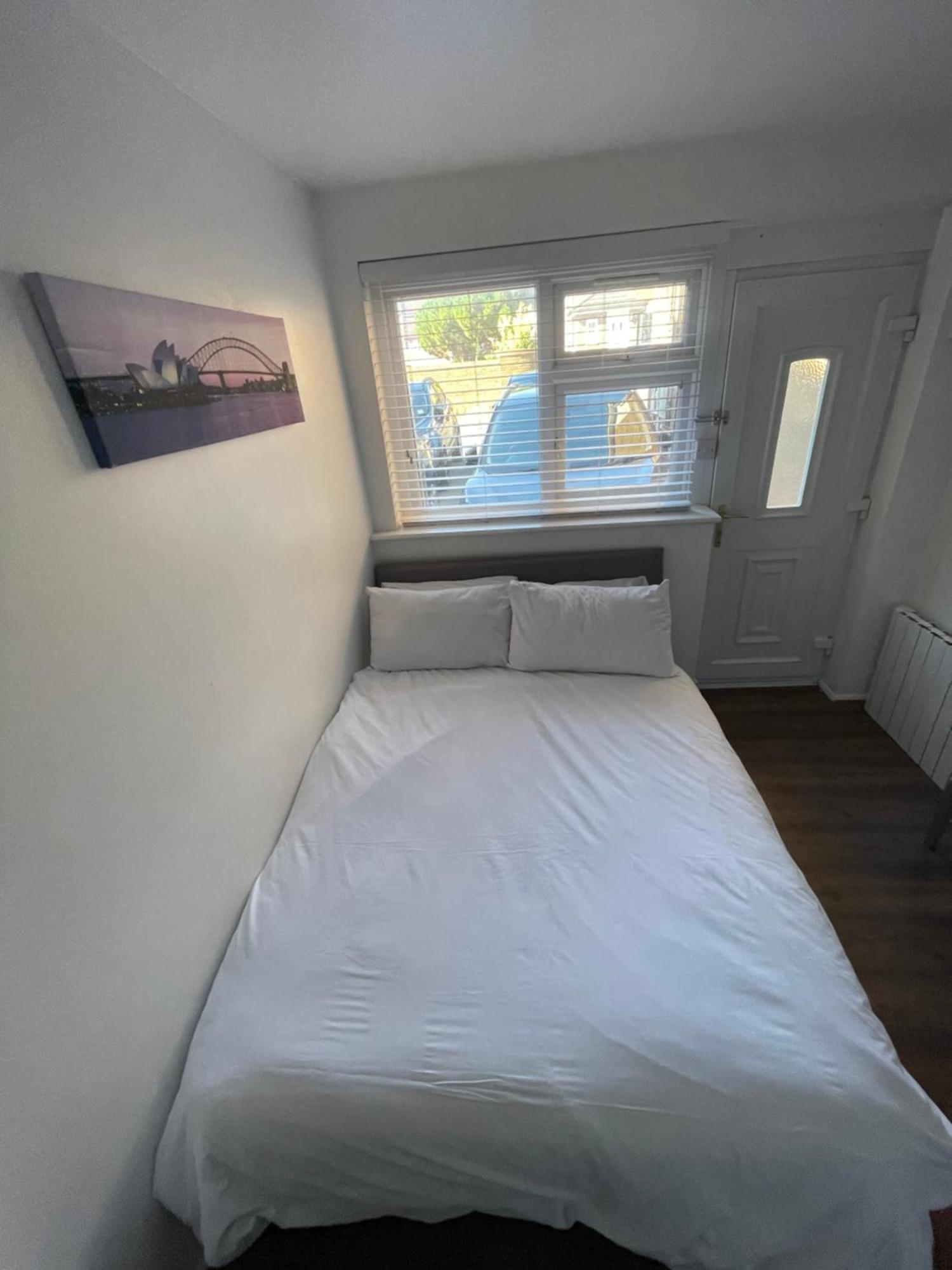 Fantastic Studio, Private Bathroom And Mini Kitchen. Thamesmead  Exterior foto